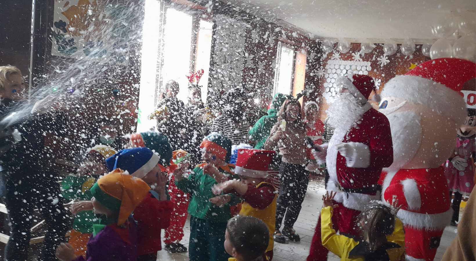 გილოცავთ შობას და ახალ წელს!